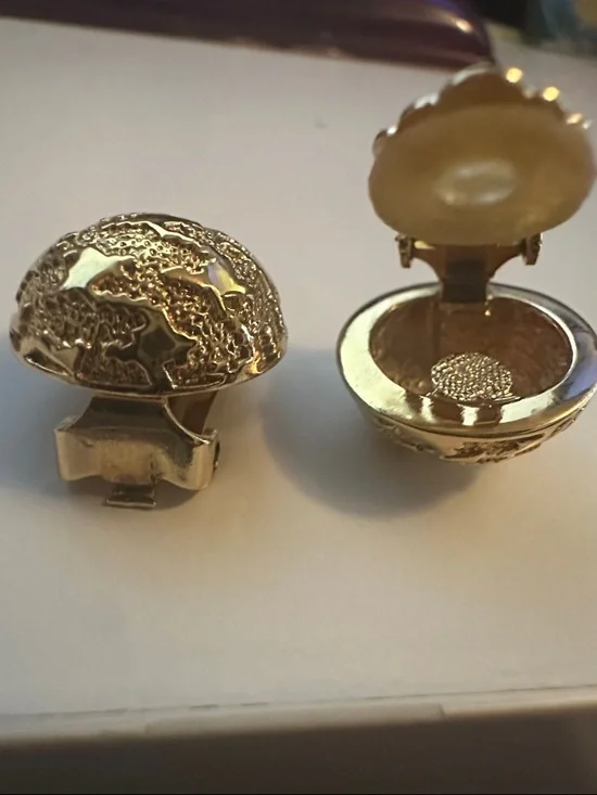 Dior Gold Filigree Dome Clip-On Earrings - Picture 5 of 7